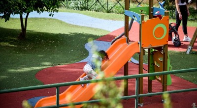 Τρόμος στο Περιστέρι: Άγνωστος επιτίθεται σε γυναίκες με παιδιά σε παιδική χαρά