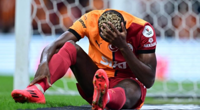 Ηρωικός Όσιμεν-Αγωνίστηκε για ένα ημίχρονο με σπασμένο χέρι