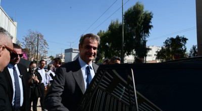 Αλεξανδρούπολη: «Μπλόκο» αγροτών στον Μητσοτάκη-Ένταση με τα ΜΑΤ (vid)