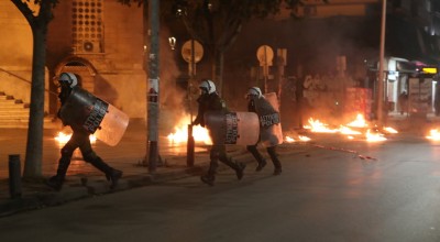 Θεσσαλονίκη: Επεισόδια, μολότοφ και χημικά μετά την πορεία για το Πολυτεχνείο