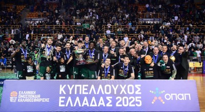 Κύπελλο Ελλάδας-Final 8: Η απονομή του Κυπέλλου στον Παναθηναϊκό από τον Νίκο Γκάλη
