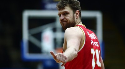 Ολυμπιακός: Ποινή μιας αγωνιστικής στον Βεζένκοφ για το επεισόδιο με τον Πετρόπουλο