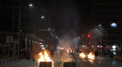 Θεσσαλονίκη-Τέμπη: Σοβαρά επεισόδια στο κέντρο της πόλης-Χτυπήθηκε αστυνομικός