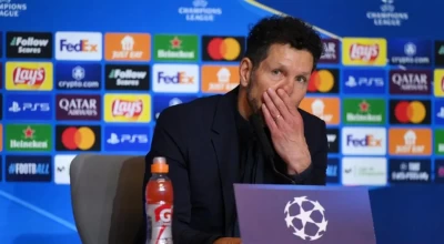 Σιμεόνε: «Όποιος είδε διπλή επαφή να σηκώσει το χέρι του-Δεν έχω ξαναδεί έλεγχο VAR στα πέναλτι»