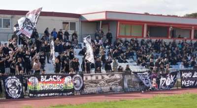 Οπαδοί των «Μαυραετών» στην Αλεξανδρούπολη: «Δόξα σε γουστάρω, για σένα θα σαλτάρω»