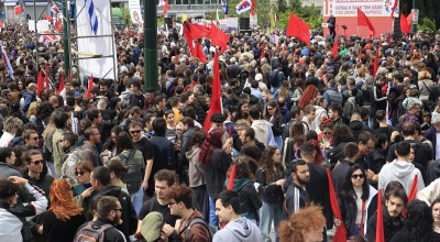 Πρωτομαγιά: Κοσμοσυρροή στη συγκέντρωση στο Σύνταγμα