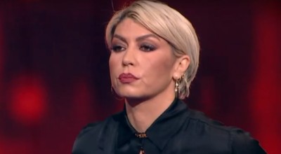 Γυναίκα με τα μαύρα: «Την αγαπάμε τη Λίβερπουλ»