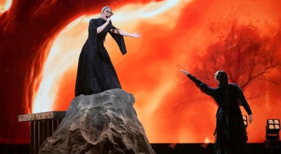 Eurovision: Ποια ήταν η «μαυροφορεμένη μάνα» στην εμφάνιση της Ελλάδας