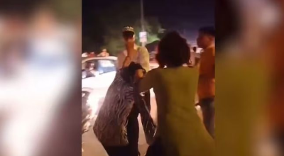 Τους έκανε τσακωτούς και τη «σάπισαν» στο ξύλο!