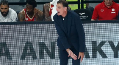 Ολυμπιακός: Εκτός εαυτού ο Μπαρτζώκας-Ένταση και ύβρεις στην εξέδρα