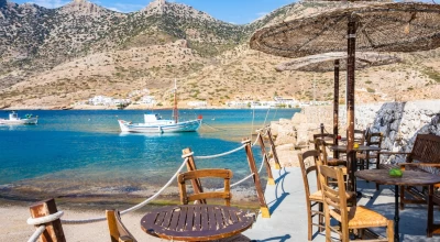 Το ελληνικό νησί ιδανικό για οικογένειες που εκθειάζουν διεθνή ΜΜΕ