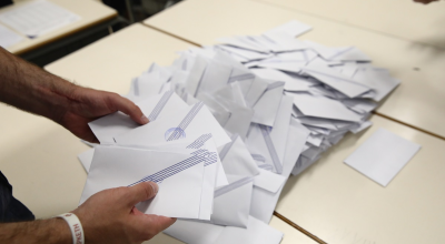 Δημοσκόπηση: Πρωτιά για ΝΔ και πτώση για ΠΑΣΟΚ, μετά το σκάνδαλο ΟΠΕΚΕΠΕ