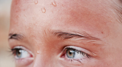 Καύσωνας: Γιατί η ακραία ζέστη μάς γερνά όσο το αλκοόλ