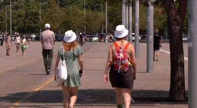 Έρημη πόλη η Θεσσαλονίκη - Το αδιαχώρητο στις κοντινές παραλίες