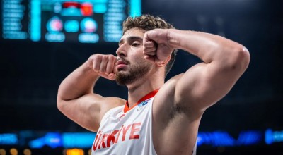 EuroBasket 2025: Με λυτρωτές Σενγκούν και Όσμαν το 2/2 για την Τουρκία