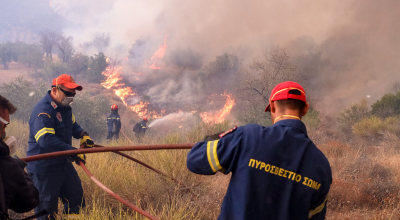 Θεσσαλονίκη: Μεγάλη πυρκαγιά σε εργοστάσιο επίπλων