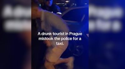 Τουρίστας πέρασε για ταξί...περιπολικό: Τον αποβίβασαν σηκωτό