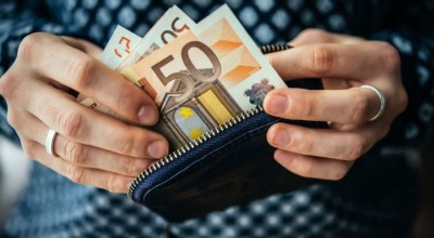 «Κλειδώνει» ο νέος κατώτατος μισθός-Πόσο θα αυξηθεί