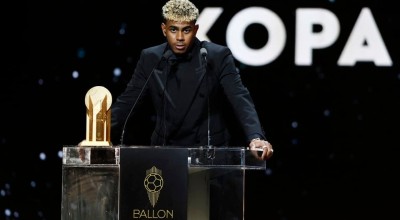 «Χρυσή Μπάλα»: Δυσαρέσκεια στην οικογένεια Γιαμάλ-«Κάτι περίεργο συνέβη» (vid)