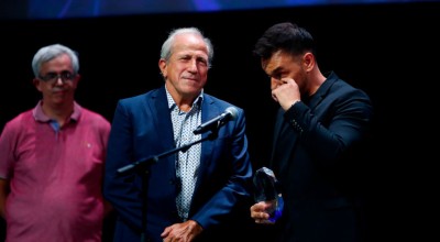 Σωτήρης Νίνης: Τιμήθηκε από τον ΠΣΑΠΠ δια χειρός Βίκτορ Μουνιόθ