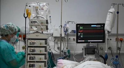 Σε έξαρση η γρίπη: Διασωληνωμένος στη ΜΕΘ 3χρονος