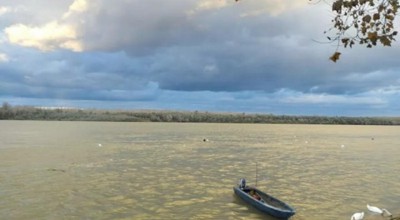 Ανατράπηκε σκάφος στον Δούναβη: Ένας νεκρός, τρεις αγνοούμενοι