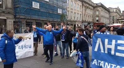 Ντύθηκε στα γαλανόλευκα η Γλασκώβη!