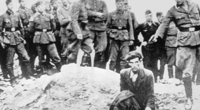 Αποκάλυψη 80 χρόνια μετά: Ταυτοποιήθηκε ο δήμιος των Ναζί από την ανατριχιαστική φωτογραφία του Β' Παγκοσμίου Πολέμου