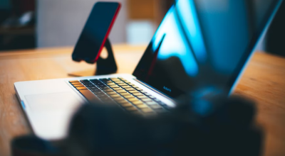 Influencers με... πτυχία για την πάταξη των ψευδών ειδήσεων