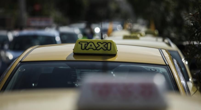 Τραμπούκικες τακτικές οδηγού ταξί: «Βγάλε μετρητά...»