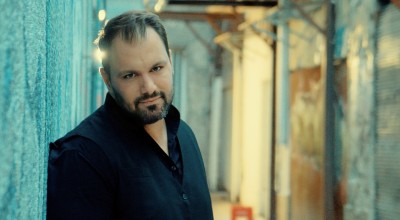 Ο Νίκος Κυπριώτης ερμηνεύει μεγάλη επιτυχία των Κυριάκου Παπαδόπουλου-Ηλία Φιλίππου