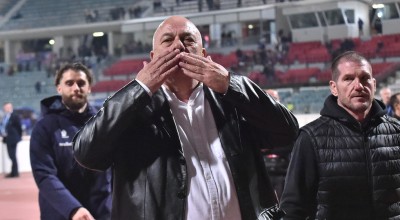 Βόλος-Παναθηναϊκός: Τα... φιλιά του Μπέου στην κερκίδα και η συγγνώμη του Μπενίτεθ