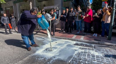 Ανεπιθύμητη η κυβέρνηση στη Λάρισα: Έριξαν γάλα έξω από το πολιτικό γραφείο του Κέλλα