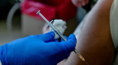 Το Δημόσιο θα αποζημιώσει συγγενείς 61χρονης που πέθανε εξαιτίας εμβολιασμού με το AstraZeneca