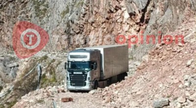 Τρίκαλα: Νταλικέρης σφήνωσε σε χωματόδρομο λόγω GPS