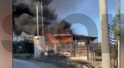 Καβάλα: Δραματική διάσωση ηλικιωμένου-Πήρε φωτιά το τροχόσπιτο που έμενε (vid)