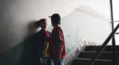 Κλιμακώνεται η βία μεταξύ ανηλίκων: Σοκαριστικά στοιχεία από την ΠΟΕΔΗΝ