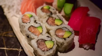 Τι είναι το παράσιτο Anisakis με το οποίο μολύνθηκε ο 22χρονος τρώγοντας σούσι