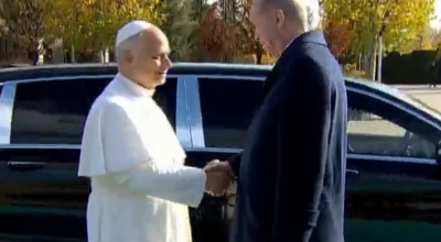 Τετ α τετ Ερντογάν και Πάπα στην Άγκυρα με 21 κανονιοβολισμούς