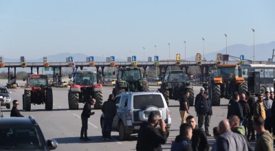 Θεσσαλονίκη: Αγροτικό μπλόκο στα διόδια των Μαλγάρων