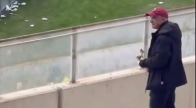 Φίλος της ΑΕΛ λιβάνιζε με θυμιατό για να ξορκίσει το κακό!