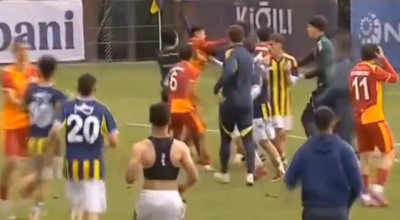 Τουρκία: «Ξύλο» οι παίκτες της Φενέρ U19 με αυτούς της Γαλατάσαραι U19