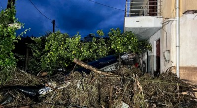 Κακοκαιρία Byron: Ανέβηκε στην ταράτσα για να δώσει φαγητό στην εγκλωβισμένη μητέρα της