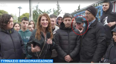 Έξαλλος ο Κούτρας με πιτσιρικά που έκανε χειρονομίες στην κάμερα