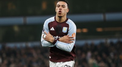 ΕΠΙΚΟ τρολάρισμα Βίλα: «Θα είχε κουρευτεί δύο φορές ο φίλος της Γιουνάιτεντ»