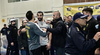 ΔΕΑΒ: Πρόστιμο στην ΑΕΚ για την εισβολή οπαδών στον αγώνα χάντμπολ με τον ΠΑΟΚ
