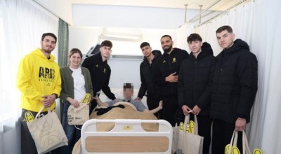 Σε παιδιά της Παιδιατρικής Πτέρυγας του «Άγιος Λουκάς» ο Άρης