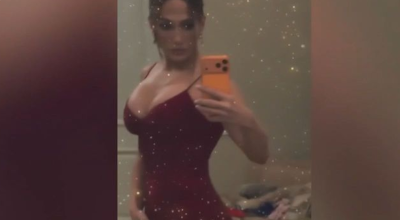 Τζένιφερ Λόπες: Ευχήθηκε «Καλά Χριστούγεννα» με καυτό φόρεμα