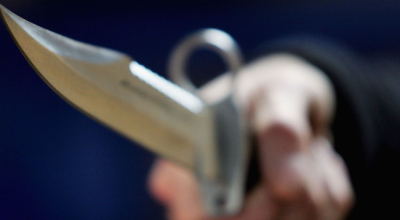 Απίστευτο σκηνικό: Μαχαίρωσε δύο άτομα στο κέντρο της Λάρισας