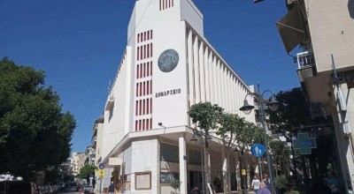 Αδιανόητο περιστατικό στο Αγρίνιο: Άνδρας επιτέθηκε στον δήμαρχο και δάγκωσε υπάλληλο